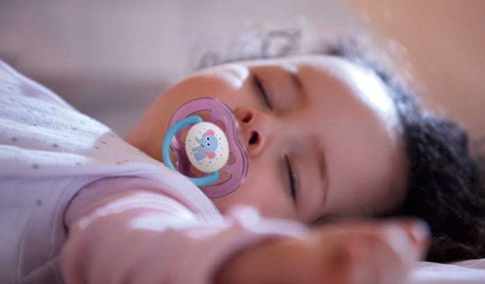 Jak naučit a odnaučit dítě na dudlík