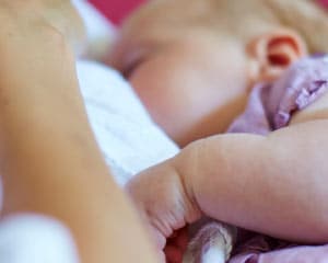 Kroky podpory: Zjistěte více informací o kojení