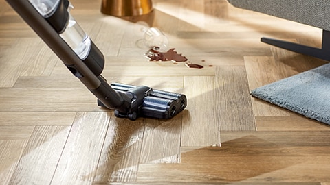 Bezdrátový vysavač Philips AquaTrio řady 9000 na vysávání a vytírání odstraňuje více mokrých a suchých nečistot