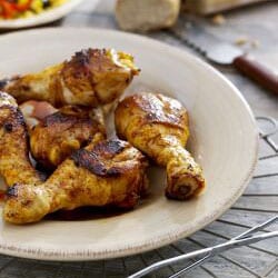 Recept na kořeněná kuřecí stehýnka s barbecue | Philips