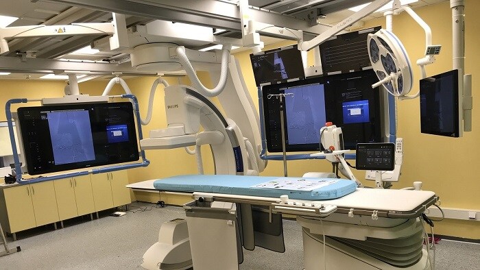Fakultní nemocnice Královské Vinohrady má nový multioborový operační sál